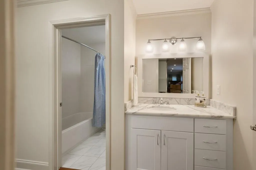 300 Bainbridge Drive, Sandy Springs, Georgia 30327, 2 Bedrooms Bedrooms, ,2 BathroomsBathrooms,Residential,Sold,300 Bainbridge Drive,6796258