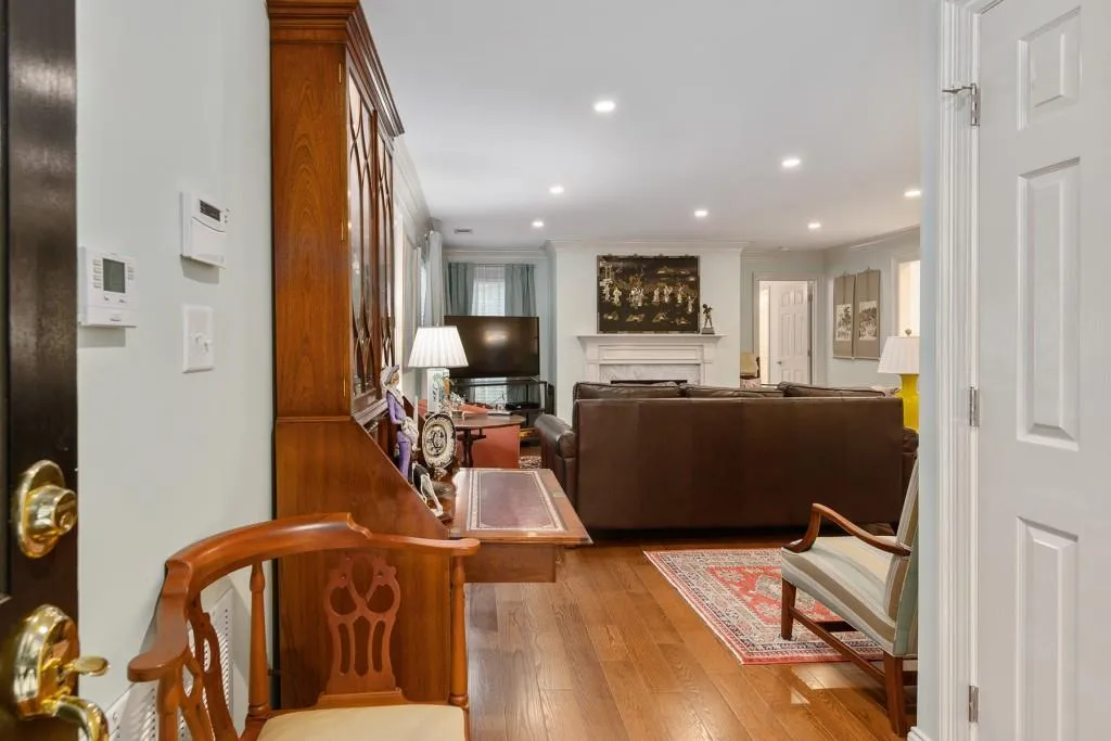 300 Bainbridge Drive, Sandy Springs, Georgia 30327, 2 Bedrooms Bedrooms, ,2 BathroomsBathrooms,Residential,Sold,300 Bainbridge Drive,6796258