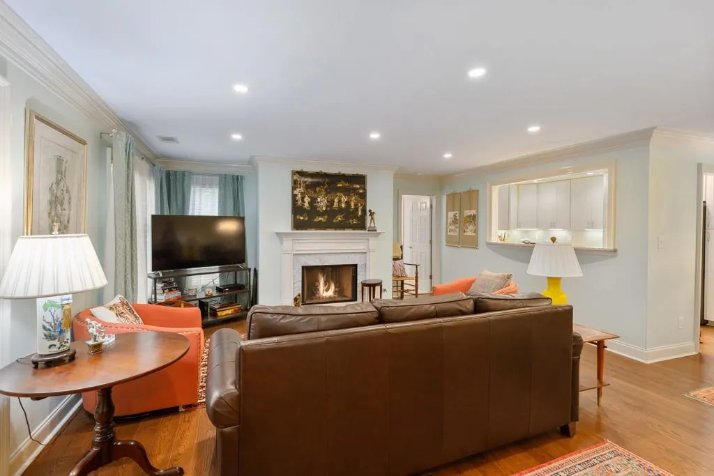 300 Bainbridge Drive, Sandy Springs, Georgia 30327, 2 Bedrooms Bedrooms, ,2 BathroomsBathrooms,Residential,Sold,300 Bainbridge Drive,6796258