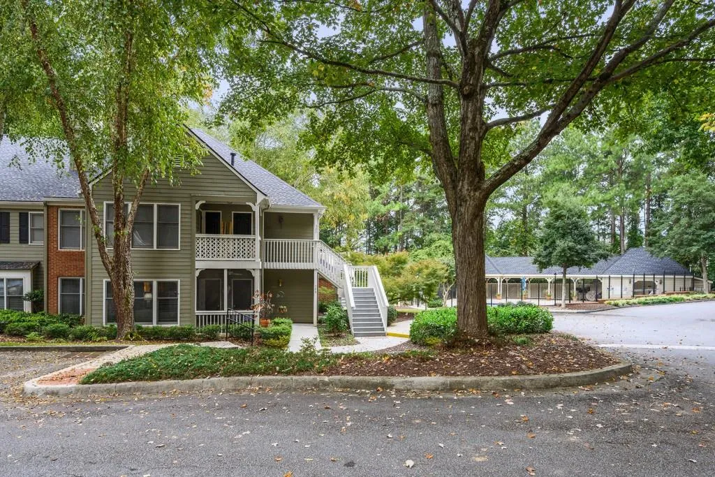 300 Bainbridge Drive, Sandy Springs, Georgia 30327, 2 Bedrooms Bedrooms, ,2 BathroomsBathrooms,Residential,Sold,300 Bainbridge Drive,6796258