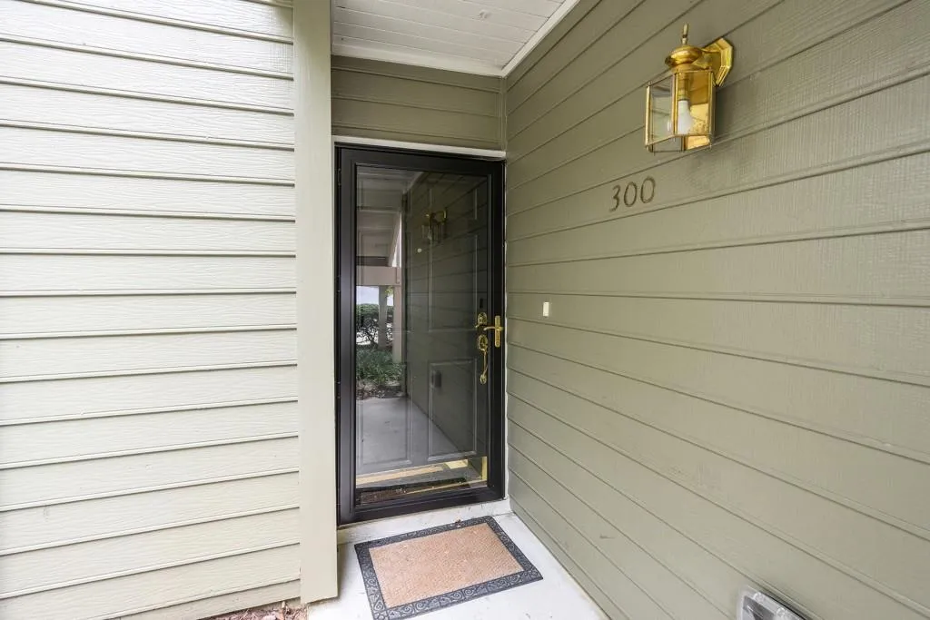 300 Bainbridge Drive, Sandy Springs, Georgia 30327, 2 Bedrooms Bedrooms, ,2 BathroomsBathrooms,Residential,Sold,300 Bainbridge Drive,6796258