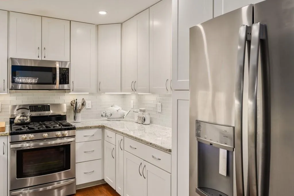 300 Bainbridge Drive, Sandy Springs, Georgia 30327, 2 Bedrooms Bedrooms, ,2 BathroomsBathrooms,Residential,Sold,300 Bainbridge Drive,6796258