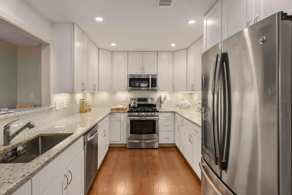 300 Bainbridge Drive, Sandy Springs, Georgia 30327, 2 Bedrooms Bedrooms, ,2 BathroomsBathrooms,Residential,Sold,300 Bainbridge Drive,6796258