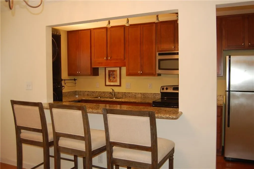 125 N River Drive Unit D, Atlanta, Georgia 30350, 2 Bedrooms Bedrooms, ,2 BathroomsBathrooms,Residential,Sold,125 N River Drive Unit D,5900385