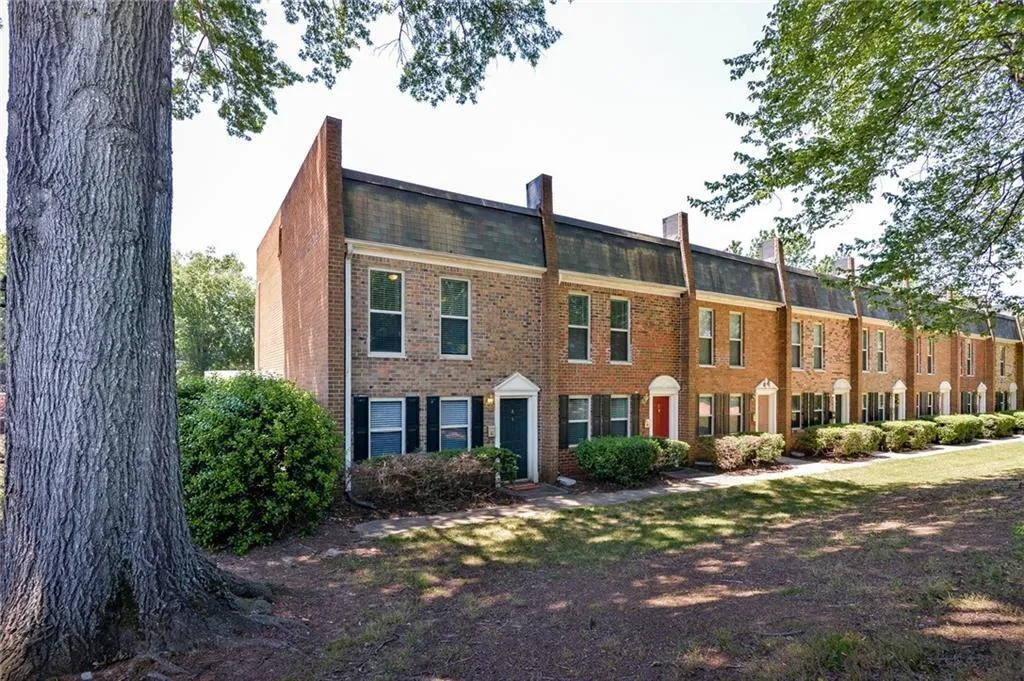 125 N River Drive Unit D, Atlanta, Georgia 30350, 2 Bedrooms Bedrooms, ,2 BathroomsBathrooms,Residential,Sold,125 N River Drive Unit D,5900385