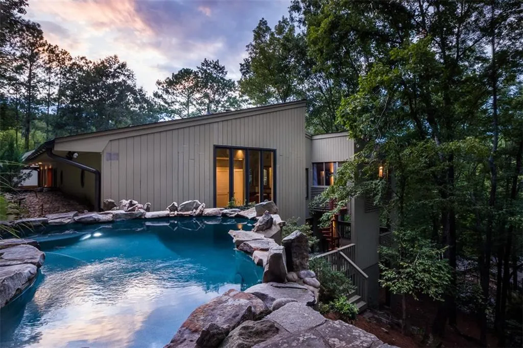 6995 Riverside Drive, Atlanta, Georgia 30328, 5 Bedrooms Bedrooms, ,3 BathroomsBathrooms,Residential,Sold,6995 Riverside Drive,5961807