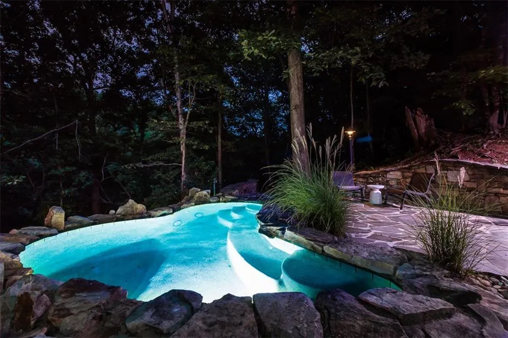 6995 Riverside Drive, Atlanta, Georgia 30328, 5 Bedrooms Bedrooms, ,3 BathroomsBathrooms,Residential,Sold,6995 Riverside Drive,5961807