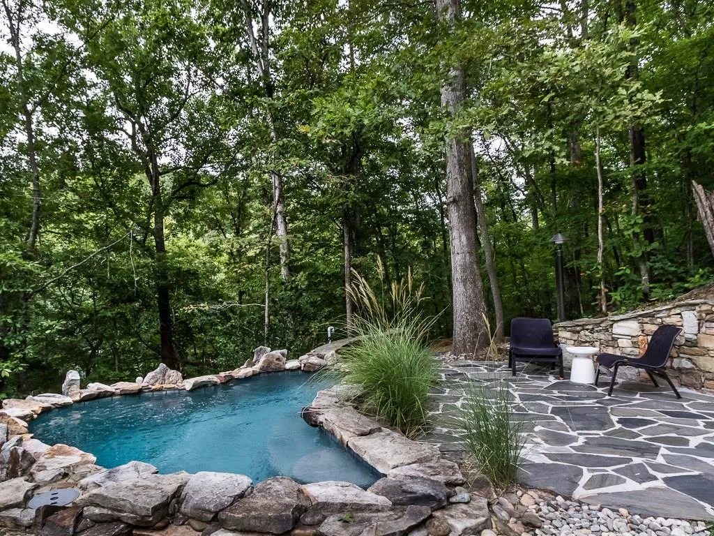6995 Riverside Drive, Atlanta, Georgia 30328, 5 Bedrooms Bedrooms, ,3 BathroomsBathrooms,Residential,Sold,6995 Riverside Drive,5961807