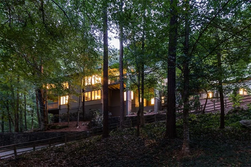 6995 Riverside Drive, Atlanta, Georgia 30328, 5 Bedrooms Bedrooms, ,3 BathroomsBathrooms,Residential,Sold,6995 Riverside Drive,5961807