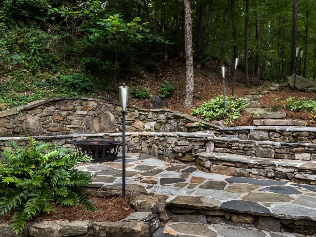 6995 Riverside Drive, Atlanta, Georgia 30328, 5 Bedrooms Bedrooms, ,3 BathroomsBathrooms,Residential,Sold,6995 Riverside Drive,5961807