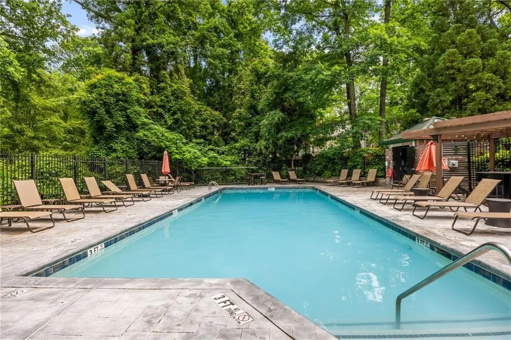 3235 Roswell Road Ne Unit 702, Atlanta, Georgia 30305, 1 Bedroom Bedrooms, ,1 BathroomBathrooms,Residential,For Sale,3235 Roswell Road Ne Unit 702,7635264
