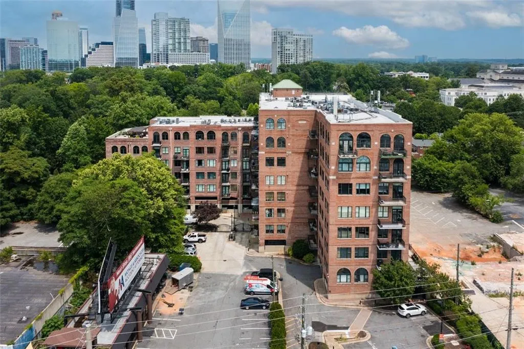 3235 Roswell Road Ne Unit 702, Atlanta, Georgia 30305, 1 Bedroom Bedrooms, ,1 BathroomBathrooms,Residential,For Sale,3235 Roswell Road Ne Unit 702,7635264