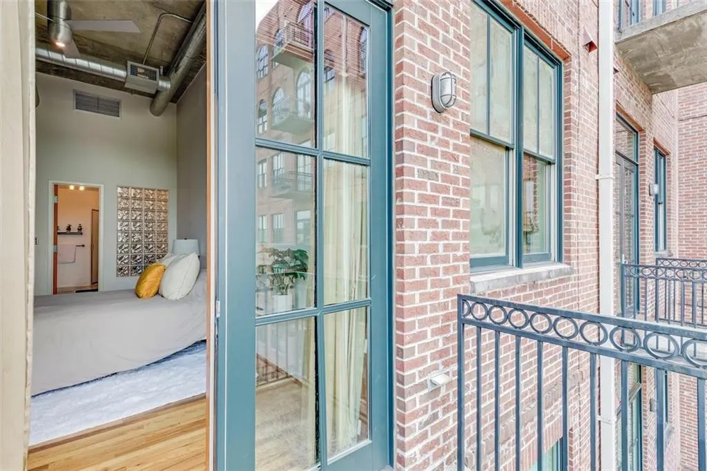 3235 Roswell Road Ne Unit 702, Atlanta, Georgia 30305, 1 Bedroom Bedrooms, ,1 BathroomBathrooms,Residential,For Sale,3235 Roswell Road Ne Unit 702,7635264