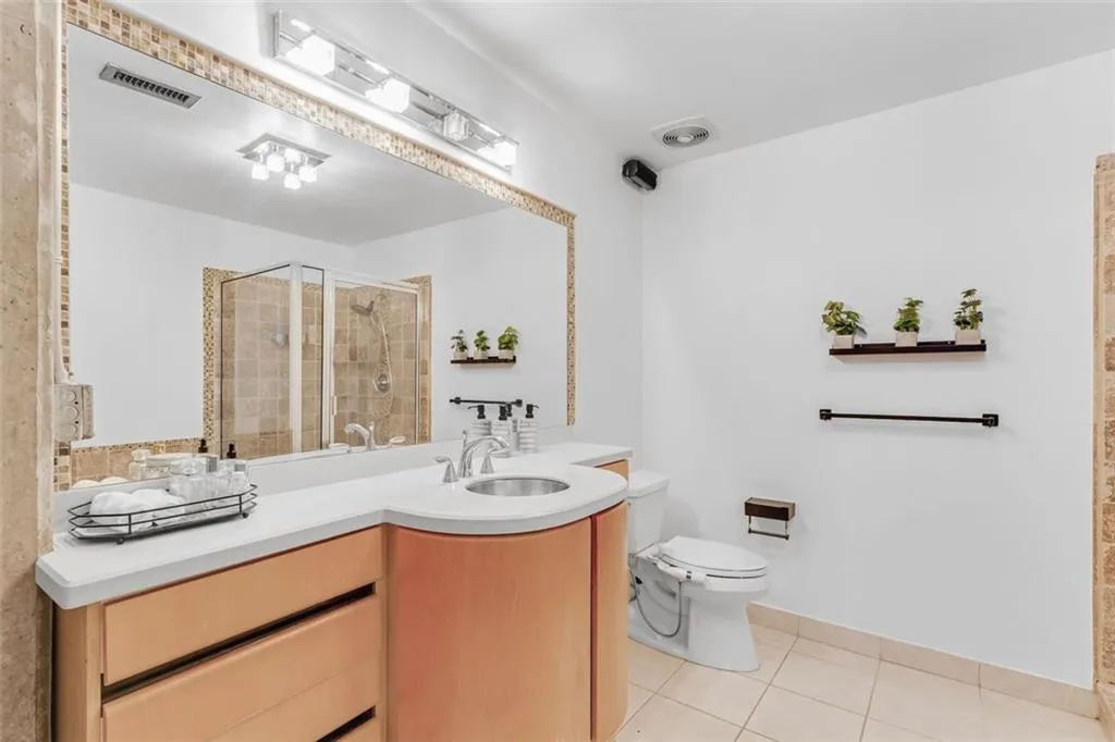 3235 Roswell Road Ne Unit 702, Atlanta, Georgia 30305, 1 Bedroom Bedrooms, ,1 BathroomBathrooms,Residential,For Sale,3235 Roswell Road Ne Unit 702,7635264