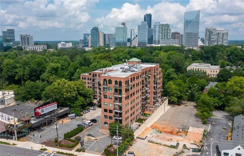 3235 Roswell Road Ne Unit 702, Atlanta, Georgia 30305, 1 Bedroom Bedrooms, ,1 BathroomBathrooms,Residential,For Sale,3235 Roswell Road Ne Unit 702,7635264