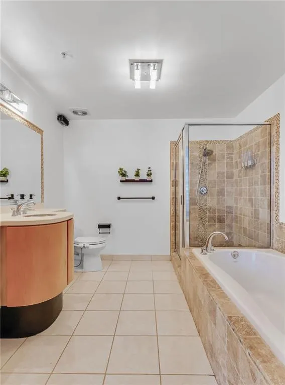 3235 Roswell Road Ne Unit 702, Atlanta, Georgia 30305, 1 Bedroom Bedrooms, ,1 BathroomBathrooms,Residential,For Sale,3235 Roswell Road Ne Unit 702,7635264