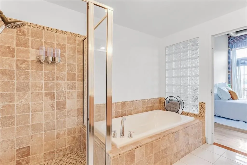 3235 Roswell Road Ne Unit 702, Atlanta, Georgia 30305, 1 Bedroom Bedrooms, ,1 BathroomBathrooms,Residential,For Sale,3235 Roswell Road Ne Unit 702,7635264
