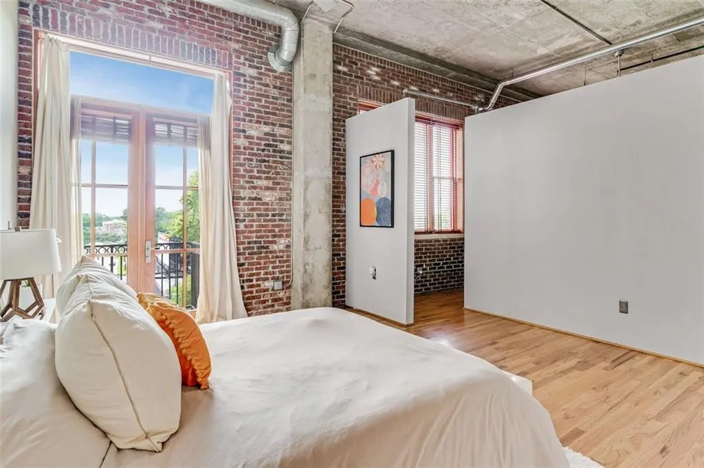 3235 Roswell Road Ne Unit 702, Atlanta, Georgia 30305, 1 Bedroom Bedrooms, ,1 BathroomBathrooms,Residential,For Sale,3235 Roswell Road Ne Unit 702,7635264