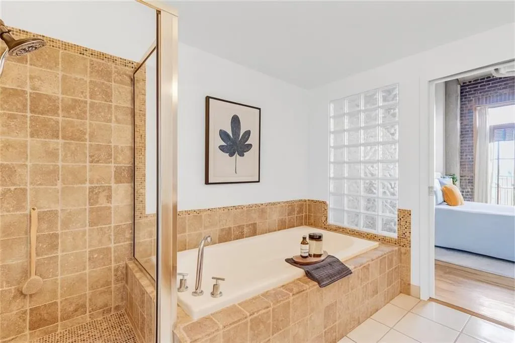 3235 Roswell Road Ne Unit 702, Atlanta, Georgia 30305, 1 Bedroom Bedrooms, ,1 BathroomBathrooms,Residential,For Sale,3235 Roswell Road Ne Unit 702,7635264