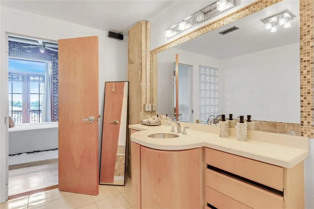 3235 Roswell Road Ne Unit 702, Atlanta, Georgia 30305, 1 Bedroom Bedrooms, ,1 BathroomBathrooms,Residential,For Sale,3235 Roswell Road Ne Unit 702,7635264