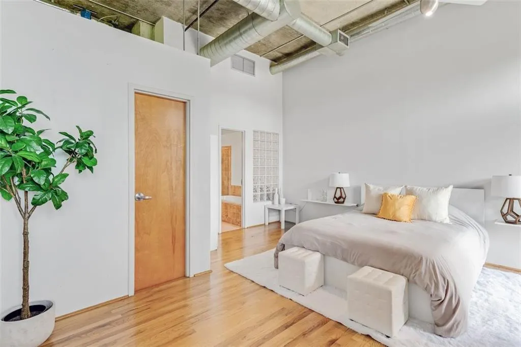 3235 Roswell Road Ne Unit 702, Atlanta, Georgia 30305, 1 Bedroom Bedrooms, ,1 BathroomBathrooms,Residential,For Sale,3235 Roswell Road Ne Unit 702,7635264