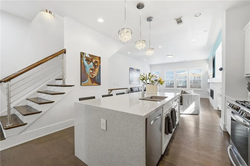 447 Alderwood Street, Atlanta, Georgia 30328, 3 Bedrooms Bedrooms, ,3 BathroomsBathrooms,Residential,For Sale,447 Alderwood Street,7740586