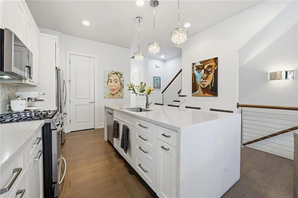 447 Alderwood Street, Atlanta, Georgia 30328, 3 Bedrooms Bedrooms, ,3 BathroomsBathrooms,Residential,For Sale,447 Alderwood Street,7740586