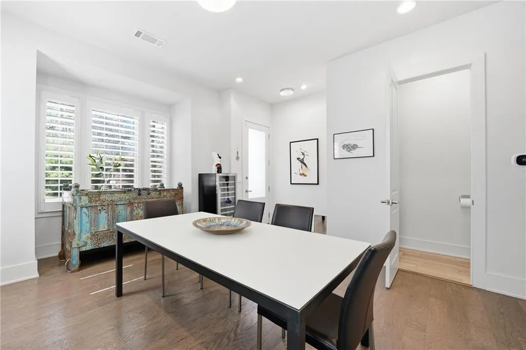 447 Alderwood Street, Atlanta, Georgia 30328, 3 Bedrooms Bedrooms, ,3 BathroomsBathrooms,Residential,For Sale,447 Alderwood Street,7740586