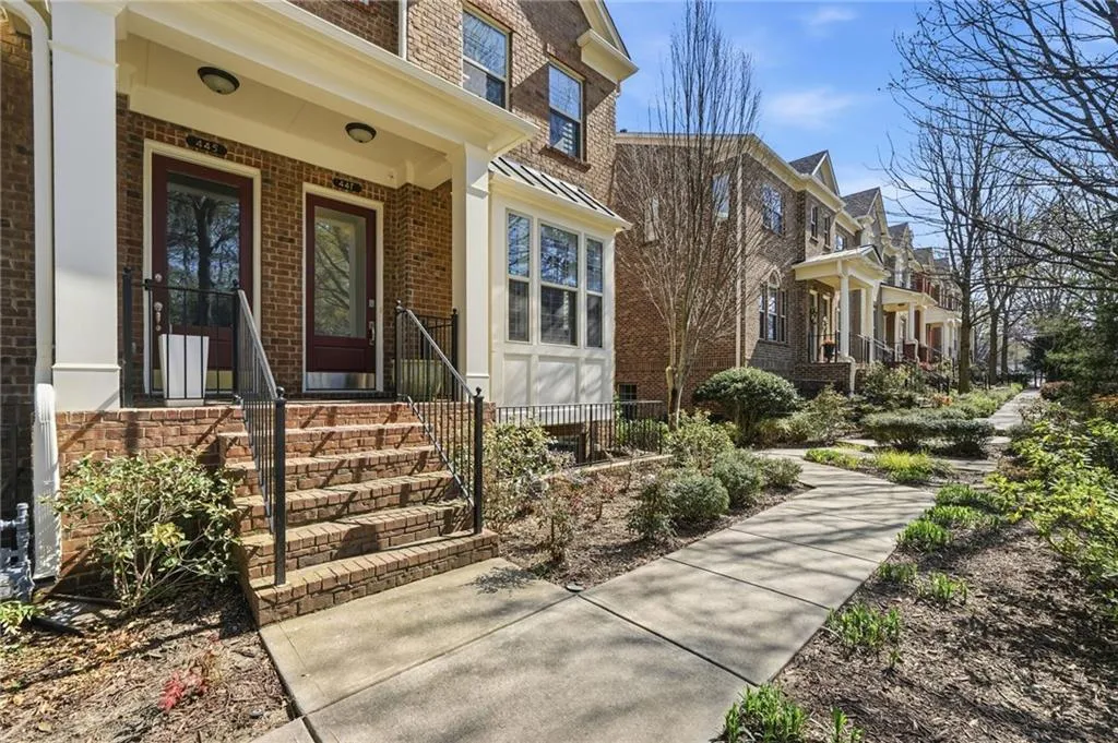 447 Alderwood Street, Atlanta, Georgia 30328, 3 Bedrooms Bedrooms, ,3 BathroomsBathrooms,Residential,For Sale,447 Alderwood Street,7740586