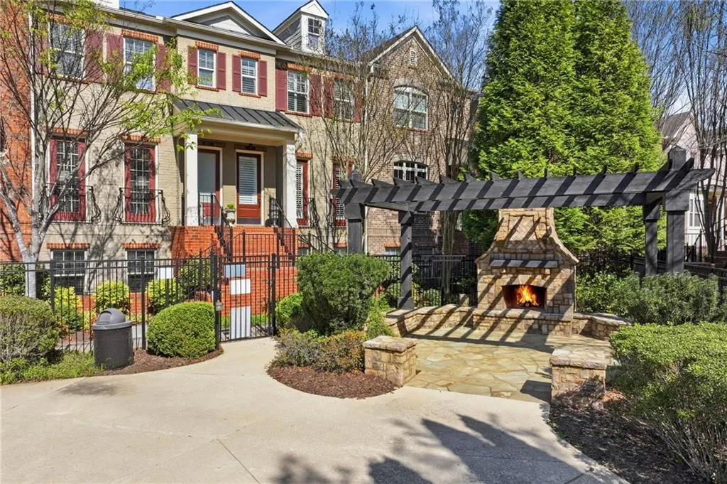 447 Alderwood Street, Atlanta, Georgia 30328, 3 Bedrooms Bedrooms, ,3 BathroomsBathrooms,Residential,For Sale,447 Alderwood Street,7740586