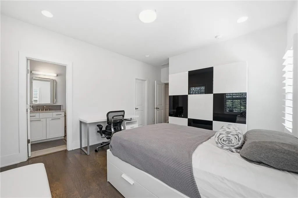 447 Alderwood Street, Atlanta, Georgia 30328, 3 Bedrooms Bedrooms, ,3 BathroomsBathrooms,Residential,For Sale,447 Alderwood Street,7740586