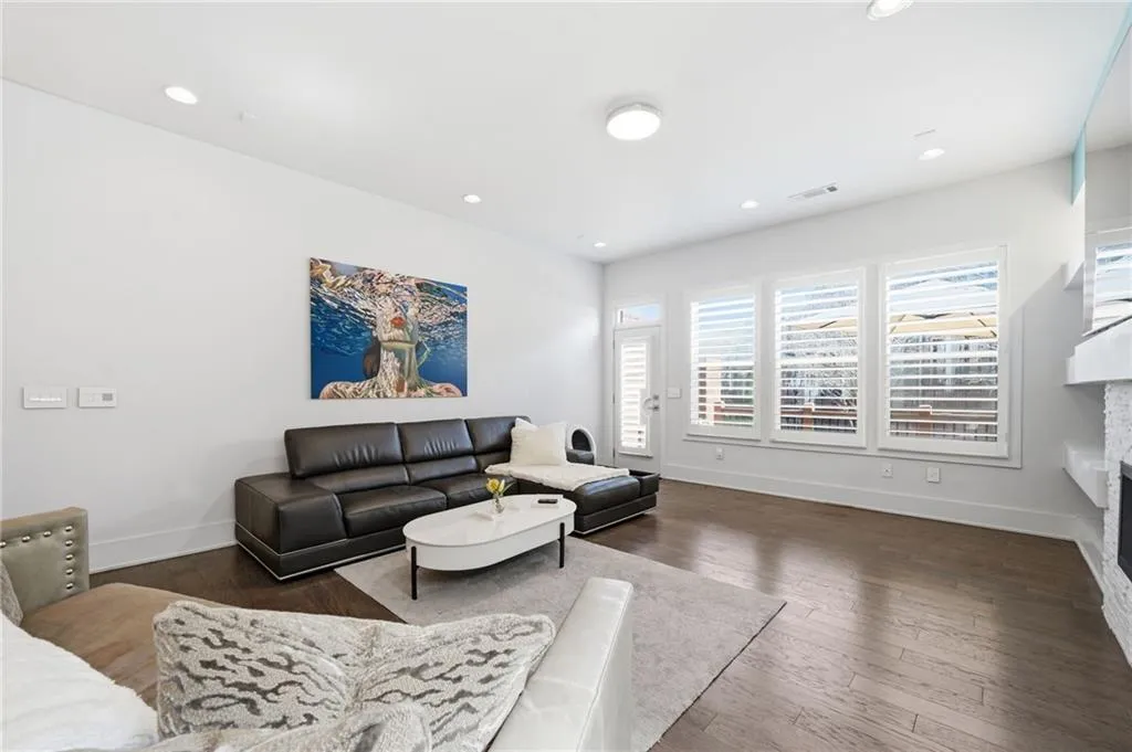 447 Alderwood Street, Atlanta, Georgia 30328, 3 Bedrooms Bedrooms, ,3 BathroomsBathrooms,Residential,For Sale,447 Alderwood Street,7740586