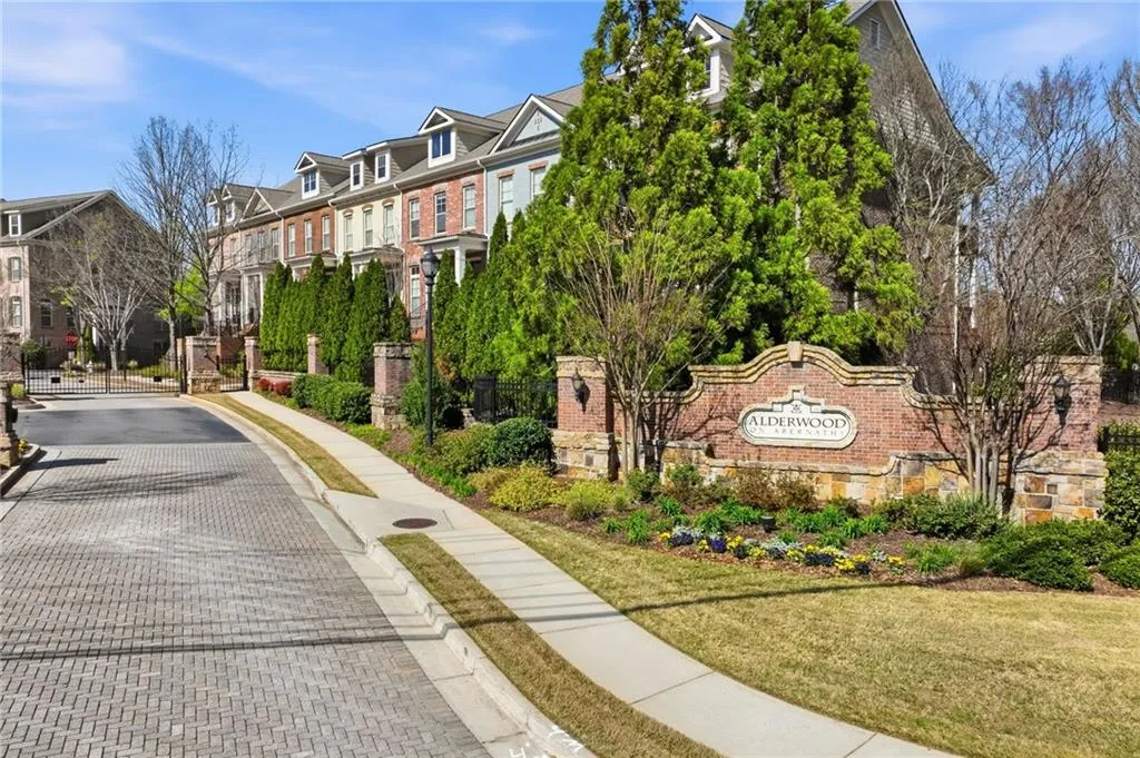 447 Alderwood Street, Atlanta, Georgia 30328, 3 Bedrooms Bedrooms, ,3 BathroomsBathrooms,Residential,For Sale,447 Alderwood Street,7740586