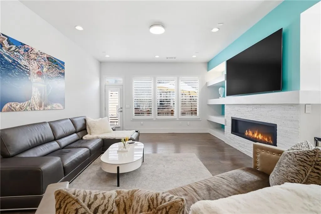 447 Alderwood Street, Atlanta, Georgia 30328, 3 Bedrooms Bedrooms, ,3 BathroomsBathrooms,Residential,For Sale,447 Alderwood Street,7740586