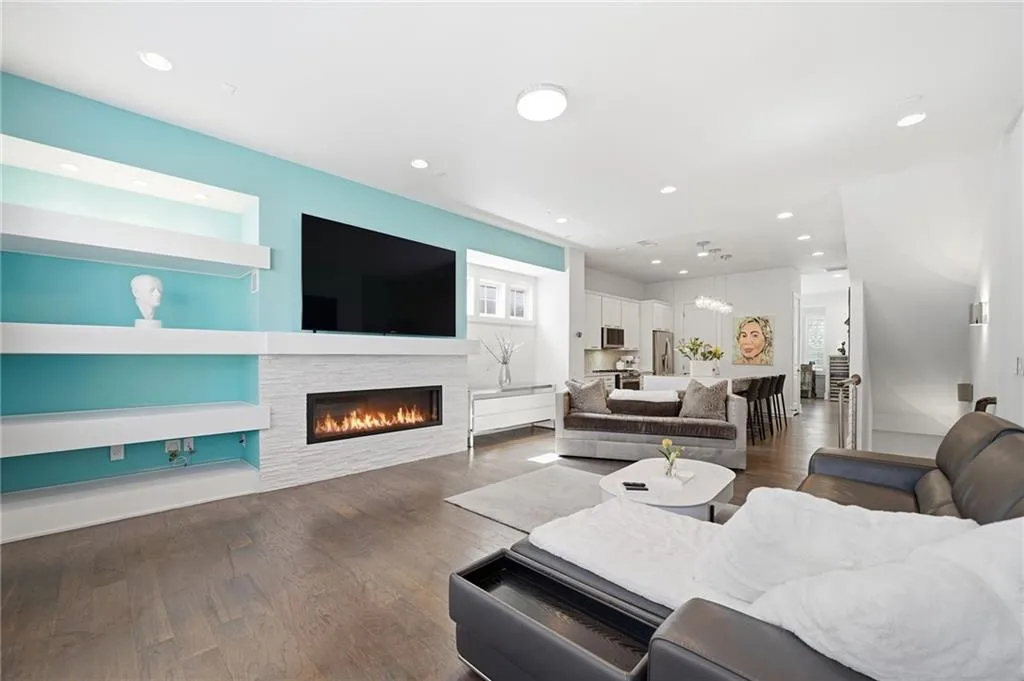 447 Alderwood Street, Atlanta, Georgia 30328, 3 Bedrooms Bedrooms, ,3 BathroomsBathrooms,Residential,For Sale,447 Alderwood Street,7740586