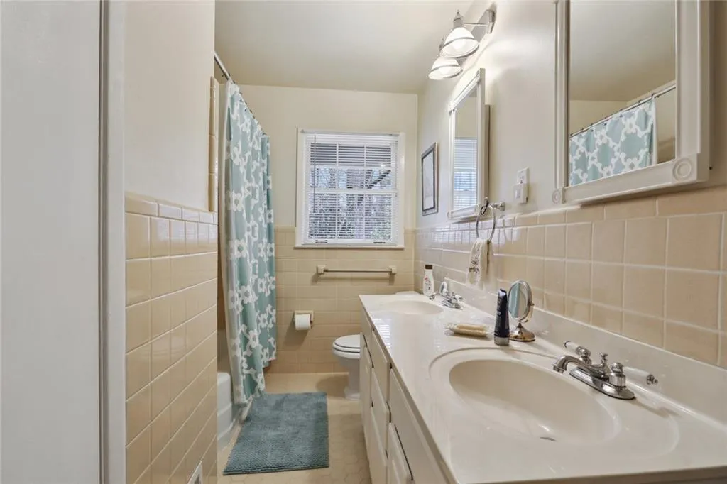 165 Stewart Drive, Sandy Springs, Georgia 30342, 6 Bedrooms Bedrooms, ,4 BathroomsBathrooms,Residential,Sold,165 Stewart Drive,7016737