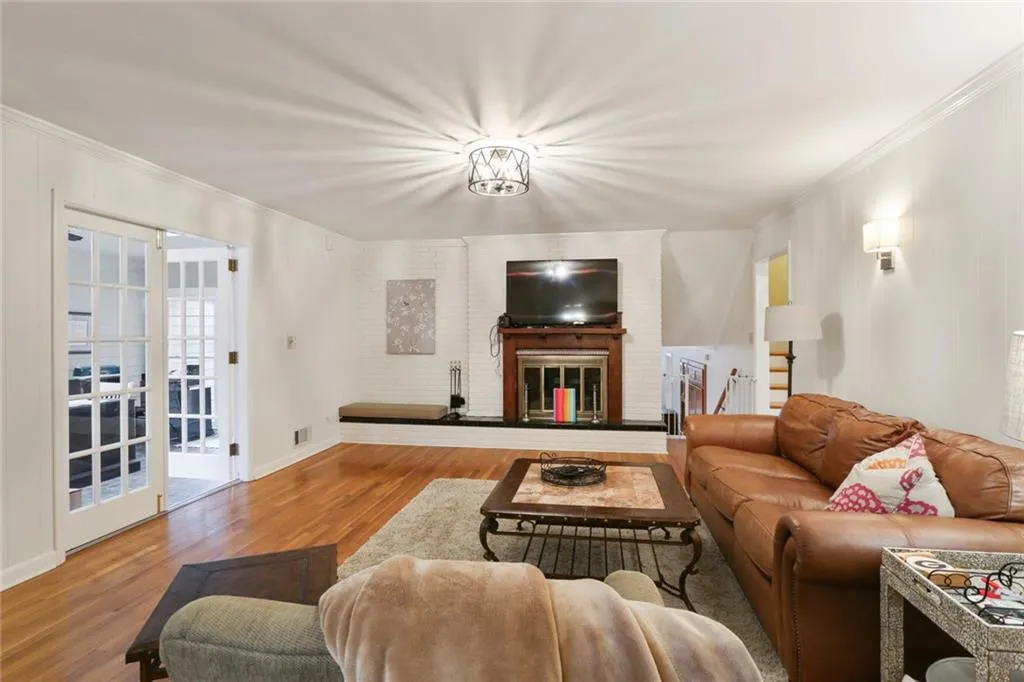165 Stewart Drive, Sandy Springs, Georgia 30342, 6 Bedrooms Bedrooms, ,4 BathroomsBathrooms,Residential,Sold,165 Stewart Drive,7016737