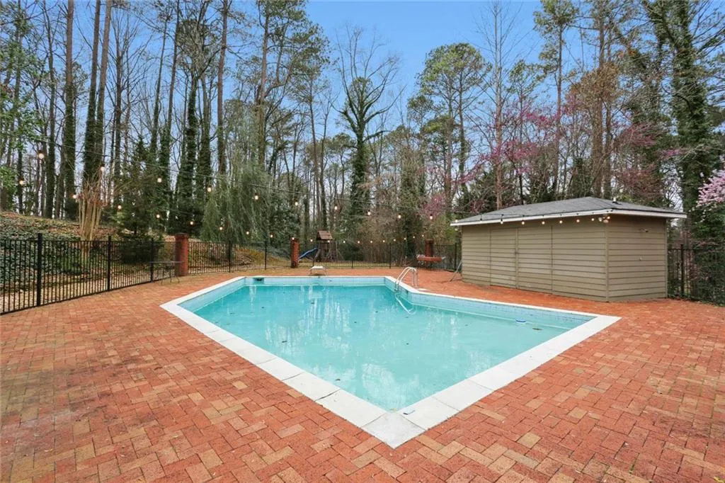 165 Stewart Drive, Sandy Springs, Georgia 30342, 6 Bedrooms Bedrooms, ,4 BathroomsBathrooms,Residential,Sold,165 Stewart Drive,7016737