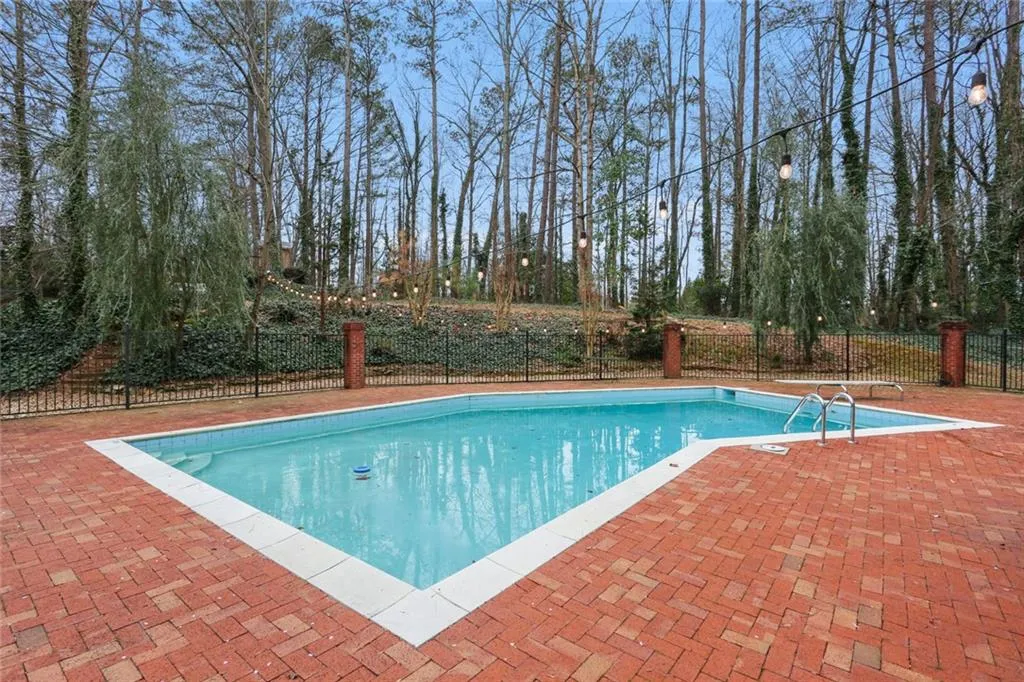 165 Stewart Drive, Sandy Springs, Georgia 30342, 6 Bedrooms Bedrooms, ,4 BathroomsBathrooms,Residential,Sold,165 Stewart Drive,7016737