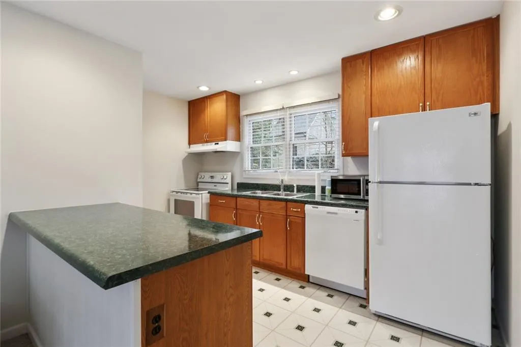 165 Stewart Drive, Sandy Springs, Georgia 30342, 6 Bedrooms Bedrooms, ,4 BathroomsBathrooms,Residential,Sold,165 Stewart Drive,7016737