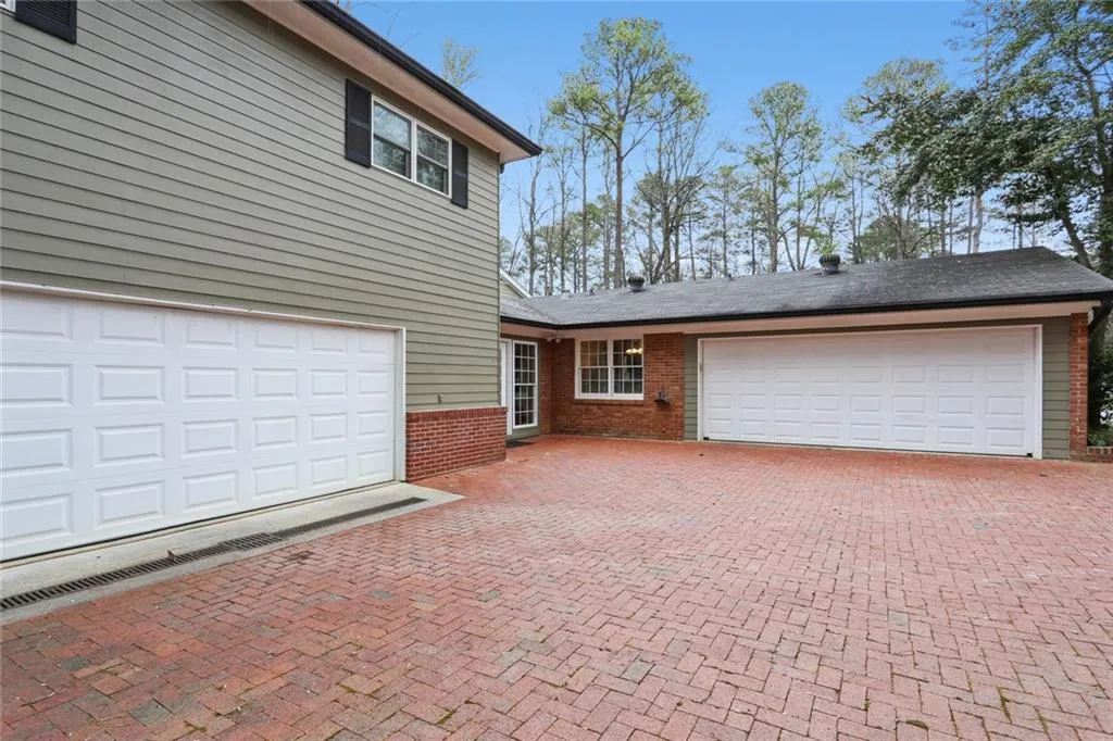165 Stewart Drive, Sandy Springs, Georgia 30342, 6 Bedrooms Bedrooms, ,4 BathroomsBathrooms,Residential,Sold,165 Stewart Drive,7016737