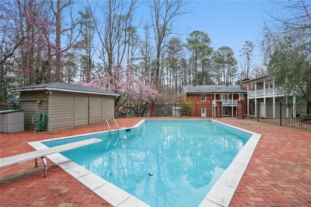 165 Stewart Drive, Sandy Springs, Georgia 30342, 6 Bedrooms Bedrooms, ,4 BathroomsBathrooms,Residential,Sold,165 Stewart Drive,7016737
