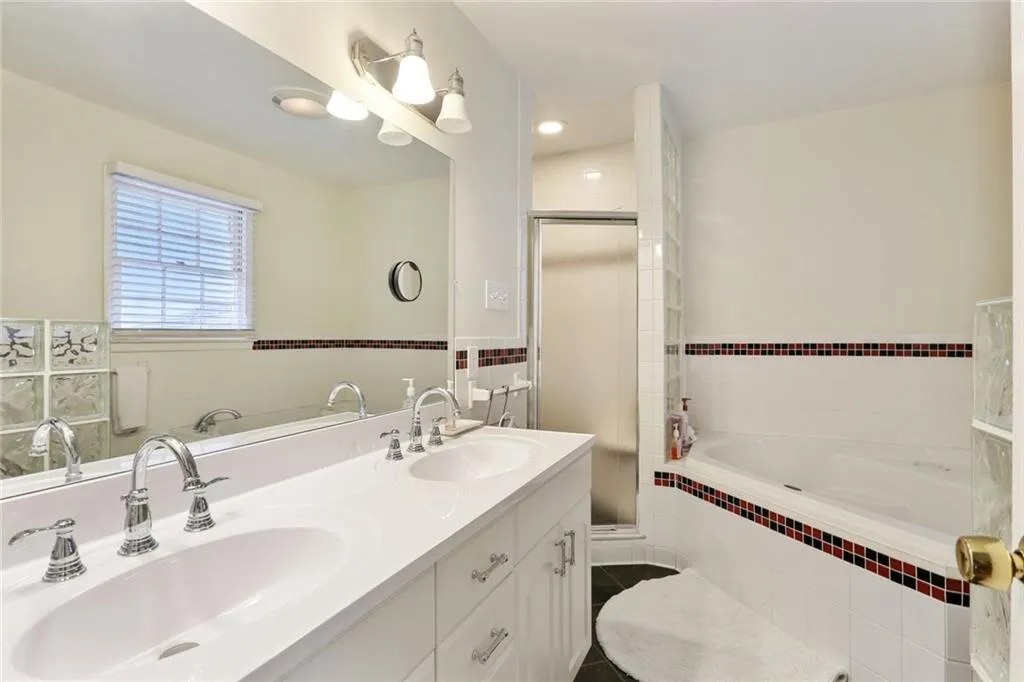 165 Stewart Drive, Sandy Springs, Georgia 30342, 6 Bedrooms Bedrooms, ,4 BathroomsBathrooms,Residential,Sold,165 Stewart Drive,7016737