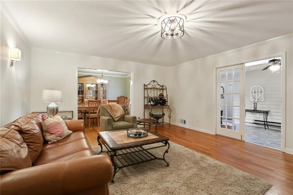 165 Stewart Drive, Sandy Springs, Georgia 30342, 6 Bedrooms Bedrooms, ,4 BathroomsBathrooms,Residential,Sold,165 Stewart Drive,7016737