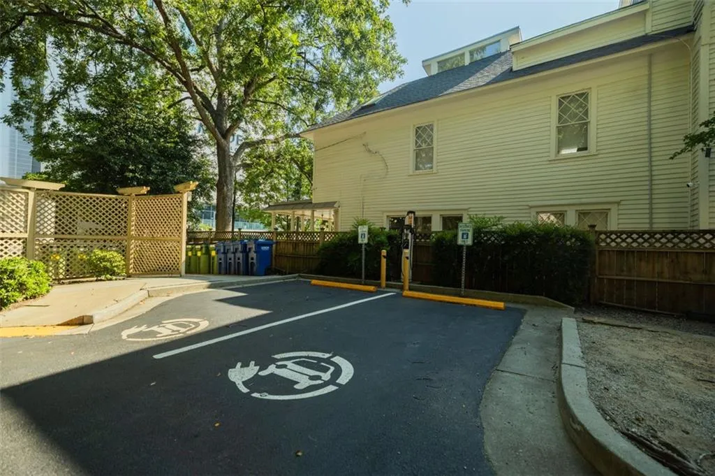 955 Juniper Street Ne Unit 2315, Atlanta, Georgia 30309, 1 Bedroom Bedrooms, ,1 BathroomBathrooms,Residential,For Sale,955 Juniper Street Ne Unit 2315,7649234