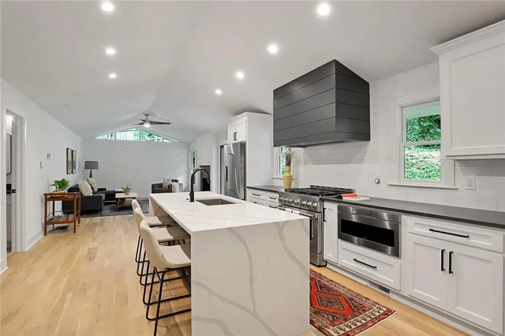 625 Bridgewater Drive, Atlanta, Georgia 30328, 4 Bedrooms Bedrooms, ,4 BathroomsBathrooms,Residential,Sold,625 Bridgewater Drive,6911445