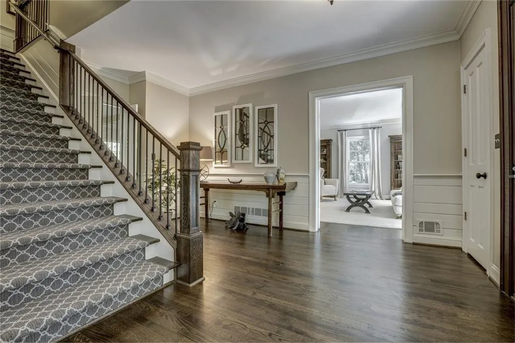 680 Tanglewood Trail, Sandy Springs, Georgia 30327, 6 Bedrooms Bedrooms, ,5 BathroomsBathrooms,Residential,Sold,680 Tanglewood Trail,6001119