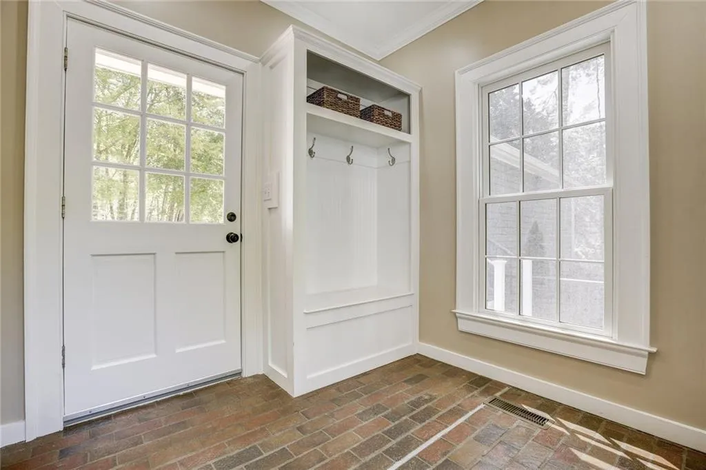 680 Tanglewood Trail, Sandy Springs, Georgia 30327, 6 Bedrooms Bedrooms, ,5 BathroomsBathrooms,Residential,Sold,680 Tanglewood Trail,6001119