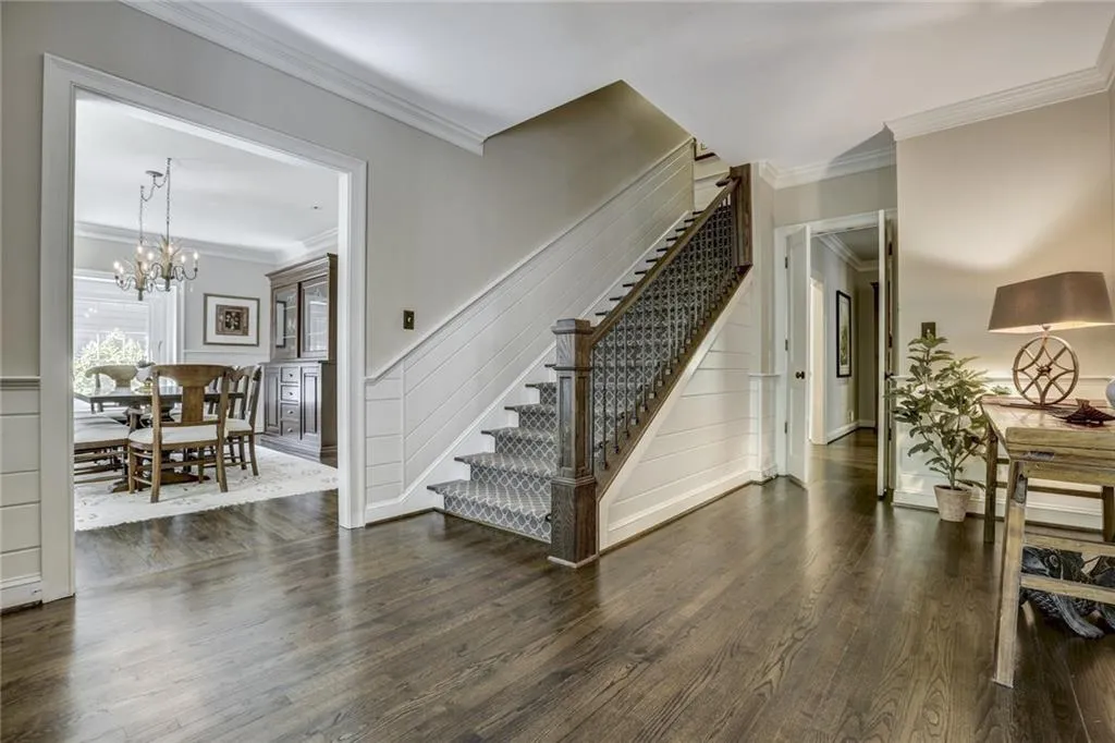 680 Tanglewood Trail, Sandy Springs, Georgia 30327, 6 Bedrooms Bedrooms, ,5 BathroomsBathrooms,Residential,Sold,680 Tanglewood Trail,6001119