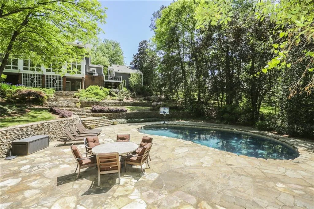 680 Tanglewood Trail, Sandy Springs, Georgia 30327, 6 Bedrooms Bedrooms, ,5 BathroomsBathrooms,Residential,Sold,680 Tanglewood Trail,6001119